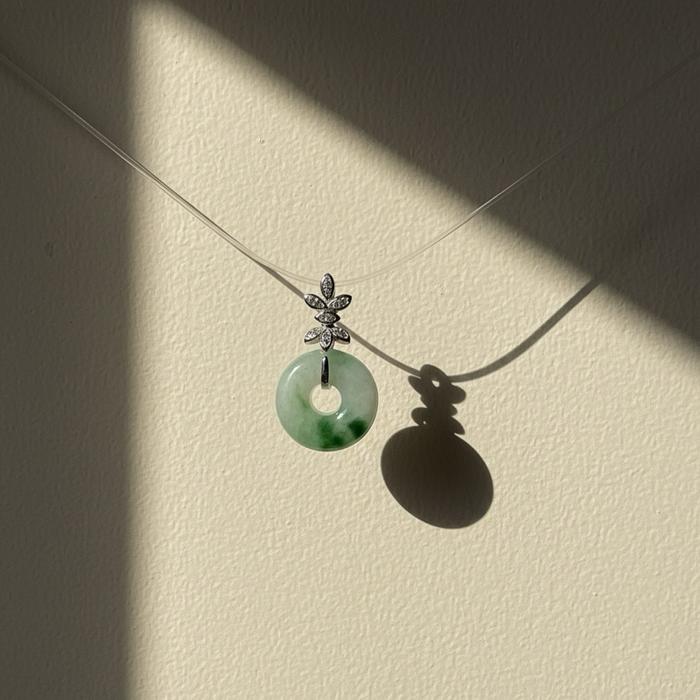 Liontin Giok Burma Floating Green Bentuk Donut – Silver 925 - Gambar 3