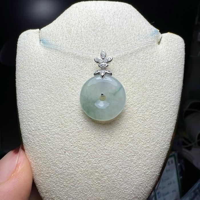 Liontin cantik berbentuk donut dari Giok Burma (Jadeite) natural - Gambar 7
