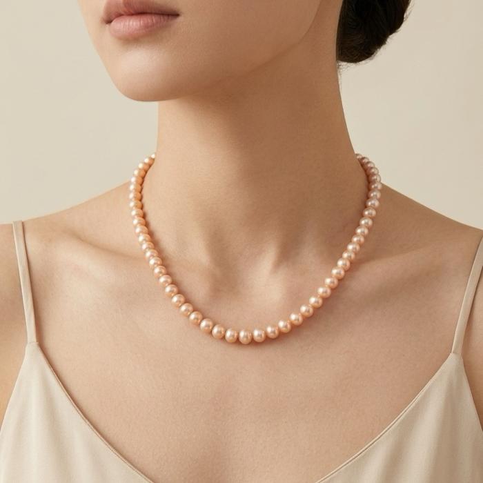 Batch 2 – Kalung Mutiara Asli Champagne Golden Collection Kalung mutiara asli air tawar dengan warna Champagne Golden yang elegan dan memancarkan kemewahan alami. Nuansa keemasan yang lembut berpadu dengan luster yang indah, menciptakan tampilan - Gambar 3