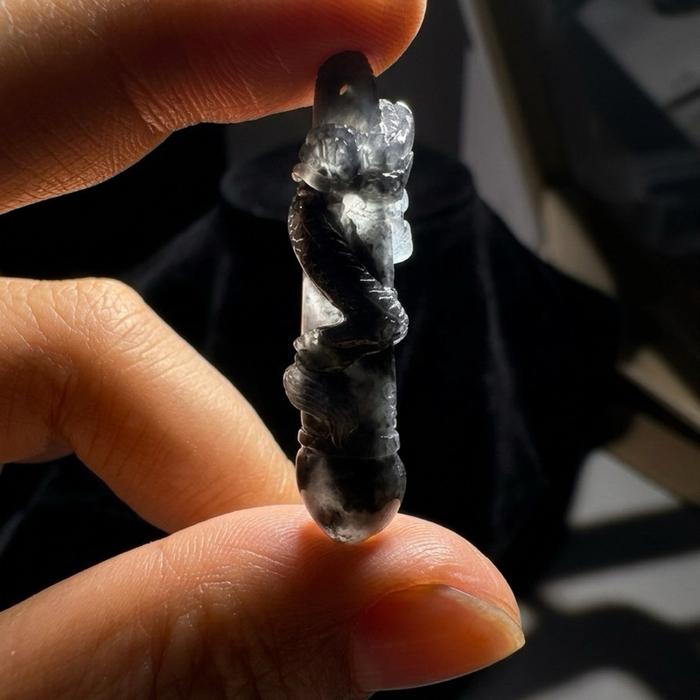 Liontin Giok Naga Melilit Kuas (Brush Dragon) - Gambar 2