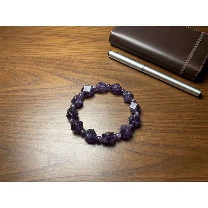 Crysjade Gelang Amethyst Brasil Alami Ungu Tua Potongan Free-form Faceted Geometris 17 cm Eksklusif & Kuat untuk Pemakaian Harian - Gambar 5