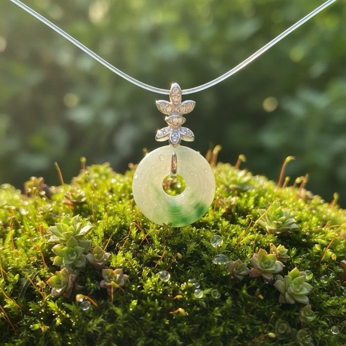 Liontin Giok Burma Floating Green Bentuk Donut – Silver 925 - Gambar 4