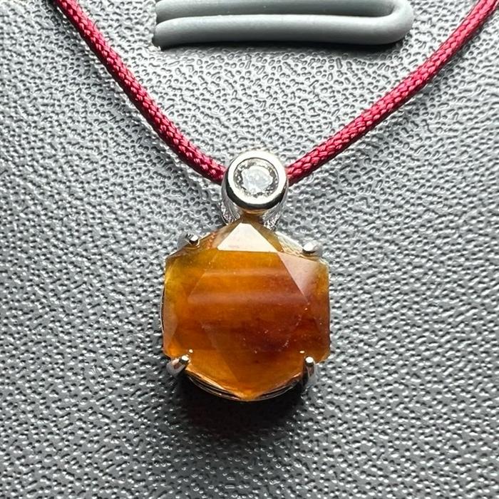 Liontin Yellow Jade Burma Cutting Diamond dengan Silver 925 - Gambar 2