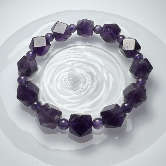 Crysjade Gelang Amethyst Brasil Alami Ungu Tua Potongan Free-form Faceted Geometris 17 cm Eksklusif & Kuat untuk Pemakaian Harian - Gambar 8
