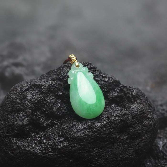 Liontin Tear Drop Green Apple + Gold 18K – Cantik & Langka ( 18.6mm ) - Gambar 4