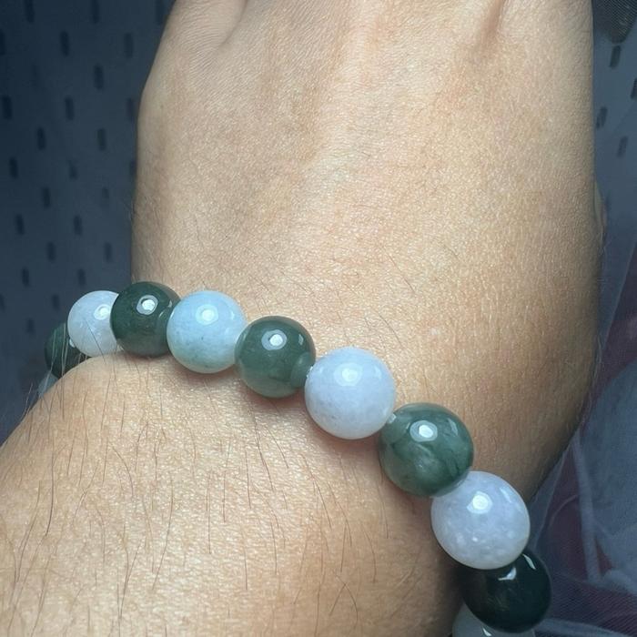 Gelang Giok Burma – Keseimbangan Elegan Dua Warna - Gambar 3