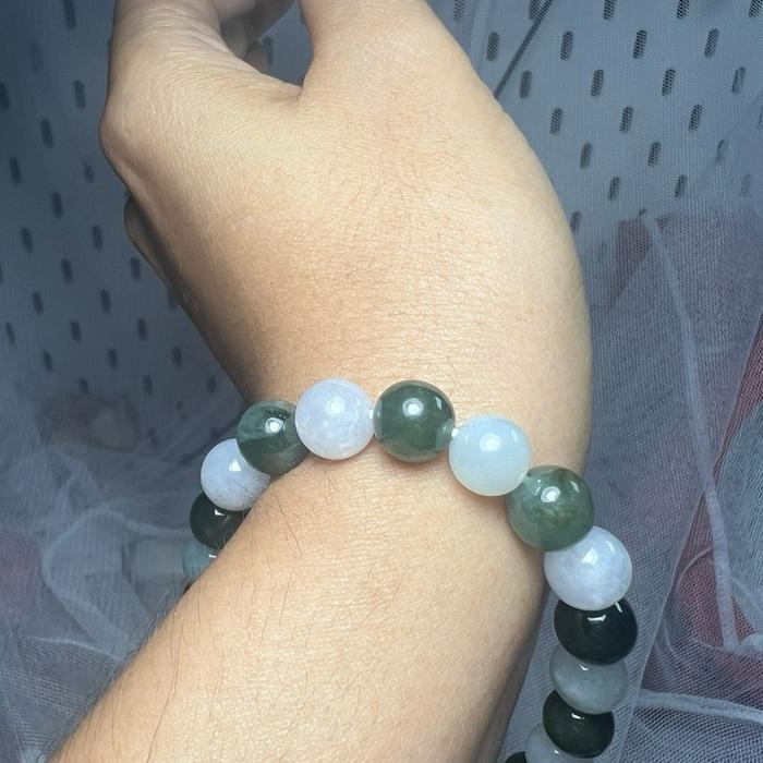 Gelang Giok Burma – Keseimbangan Elegan Dua Warna - Gambar 4