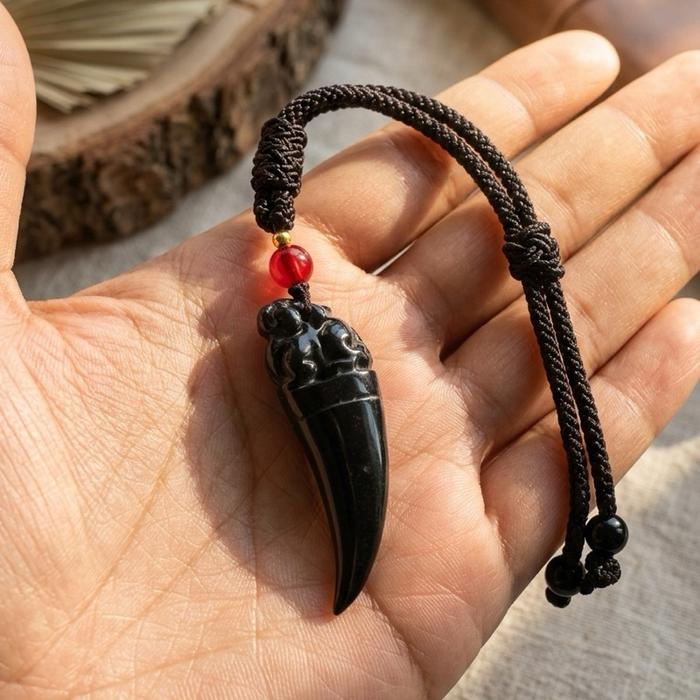 Liontin Black Jadeite Dragon Fang dengan Pixiu - Gambar 2