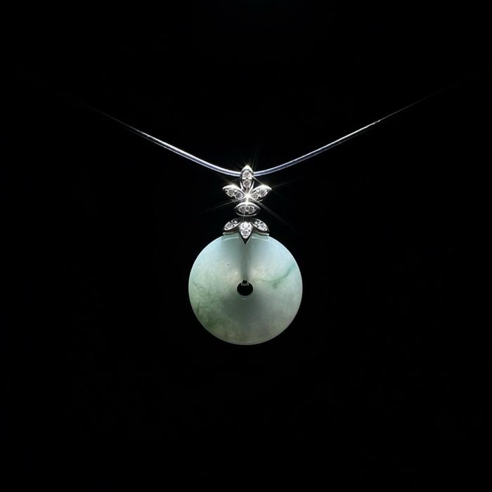 Liontin cantik berbentuk donut dari Giok Burma (Jadeite) natural - Gambar 4