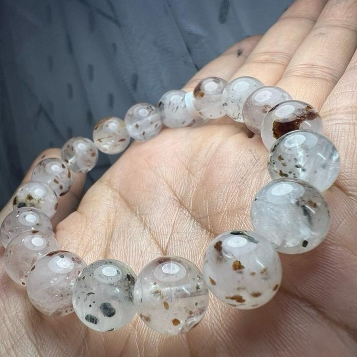 Garnet grows inside clear quartz — extremely rare - 11mm