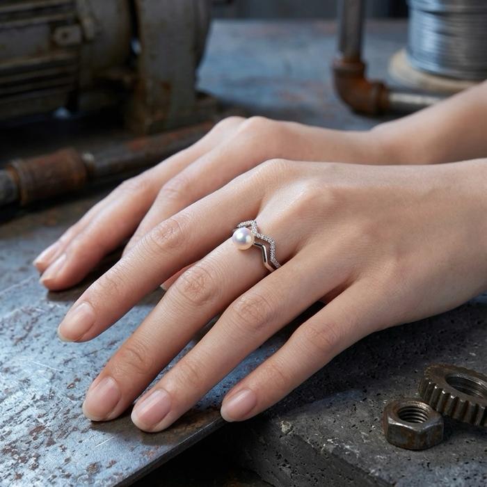 Cincin Mutiara Asli Air Tawar Rainbow Luster – Silver 925 Adjustable Cincin mutiara asli air tawar dengan Rainbow Luster yang memancarkan pantulan warna-warni alami saat terkena cahaya. - Gambar 5